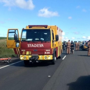 A rodovia está totalmente bloqueada no quilômetro 536 (Foto: Divulgação/PRF)
