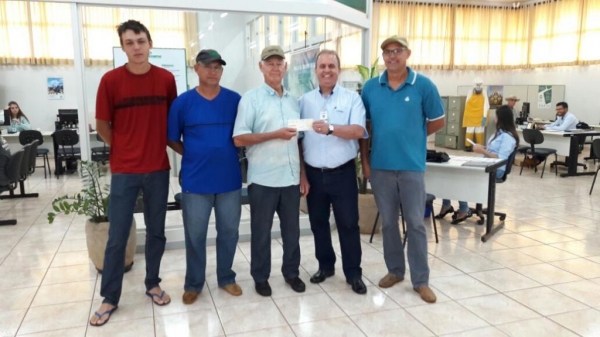 Lucas Emílio Isbrecht (Neto), Rui Nilson Isbrecht (Filho), Alfredo Isbrecht (Avô), Carlos Alberto Ulian (Coamo) e Cláudio Elói Isbrecht (Filho)