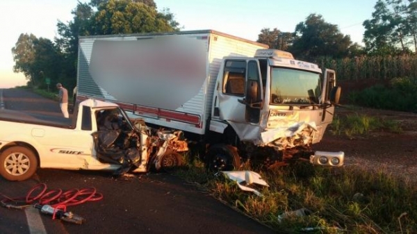 A colisão envolveu uma pick-up Saveiro, com placas AJP-3367, de Quatro Pontes. (Foto: Divulgação)