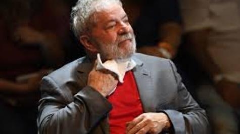 A estratégia de Lula é ficar na sede do Sindicato dos Metalúrgicos. (Foto: Folha Press)