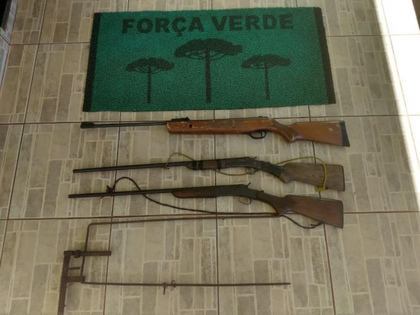 O homem foi detido. (Foto: Polícia Ambienta)