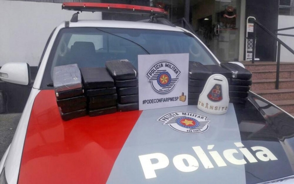 Carga de cocaína apreendida no porta-malas do carro usado pelos sul-mato-grossenses - Foto: Divulgação/Polícia Militar de SP
