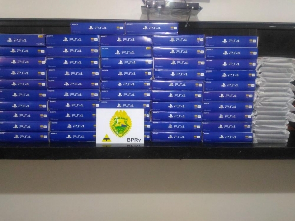 Videogames foram apreendidos na PR-323 (Foto: PRE/Divulgação)