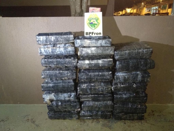 O entorpecente foi encaminhado juntamente com o menor para o DEA (Delegacia Especial do Adolescente). (Foto: BPFRON)