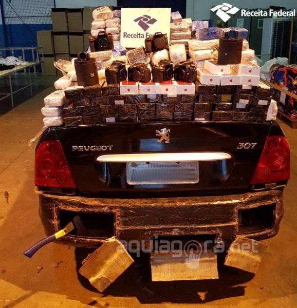 Carro com eletrônicos de alto valor em fundo falso é apreendido pela Receita Federal (Foto: Receita Federal )