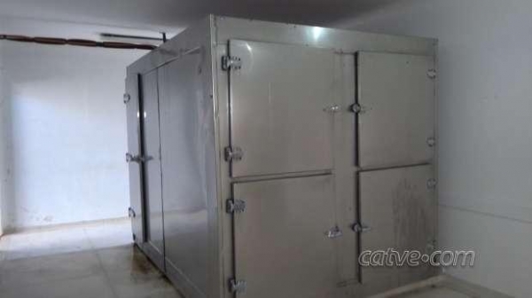 O resfriador abriga alguns corpos desde 2012 . (Foto: Catve)