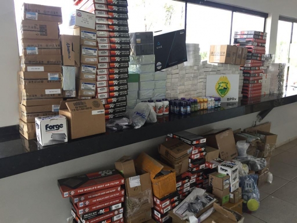 Grande quantidade de contrabando foi apreendido. (Foto: PRE)