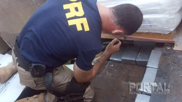 A droga estava em um caminhão. (Foto: PRF)