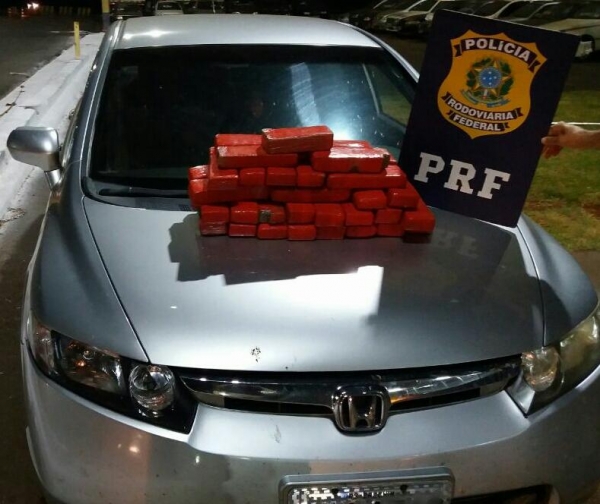 O casal foi detido. (Foto: PRF)