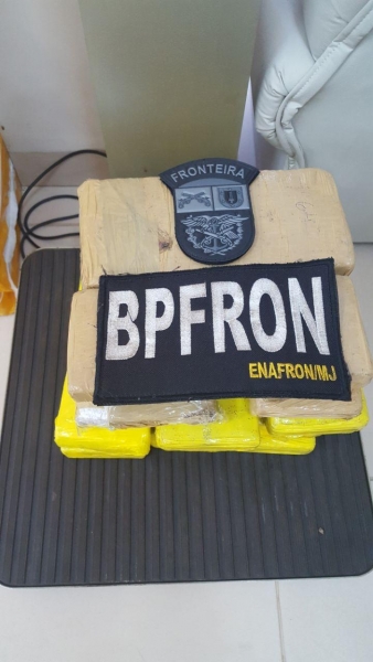 8 Kg da droga foi encontrado no veículo. (Foto: BPFron)