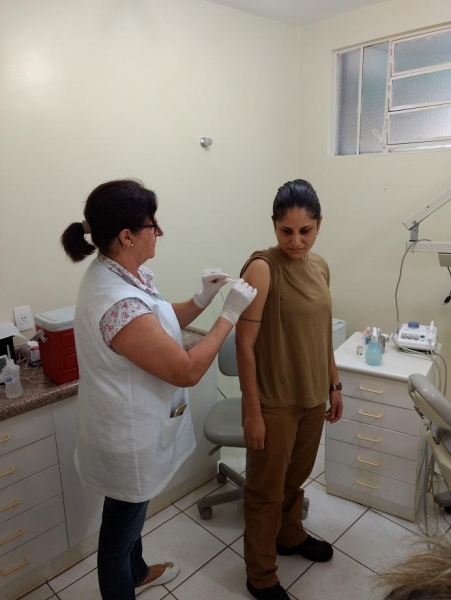 Muitos Policiais Militares participaram da vacinação. (Foto: PM)