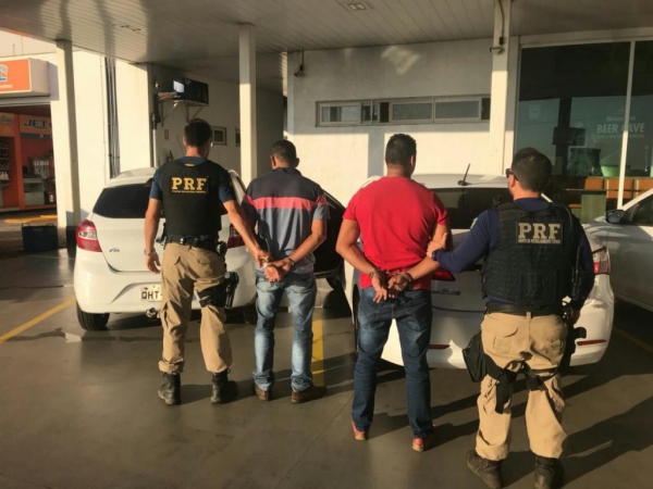 Dois foram presos. (Foto: PRF)