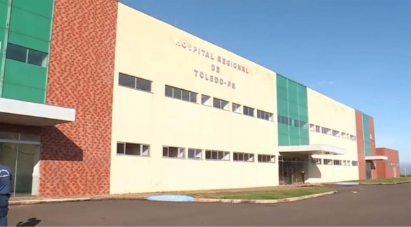 No Hospital Regional de Toledo, que ainda nem foi aberto à população, as macas não passam pelas portas e não há climatização. (Foto: Divulgação)