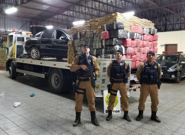 Operação Tiradentes resulta em apreensão de mais de uma tonelada de maconha e haxixe próximo a Umuarama (Foto: BPFron/Divulgação )