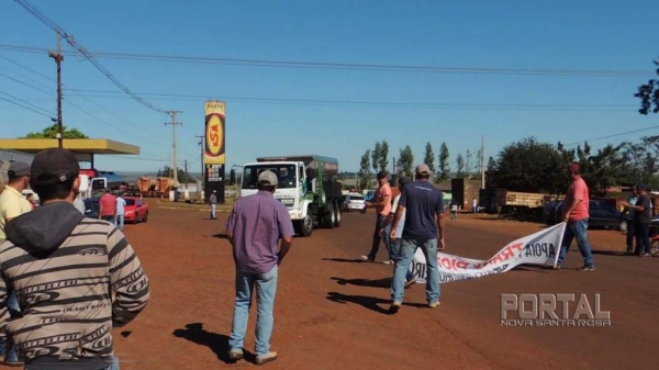 A manifestação é por causa dos preços absurdos de combustíveis nos últimos tempos no país.(Fotos: Léo Silva)