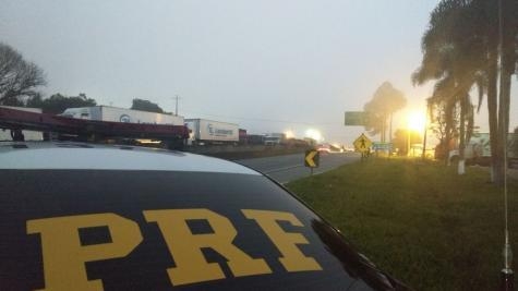 O movimento de paralisação começou ainda na segunda-feira e tem se fortalecido.(Foto:PRF)