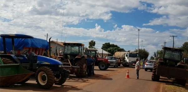 Manifestantes se reuniram na saída de Novo Sarandi para Vila Nova. (Foto: Divulgação)