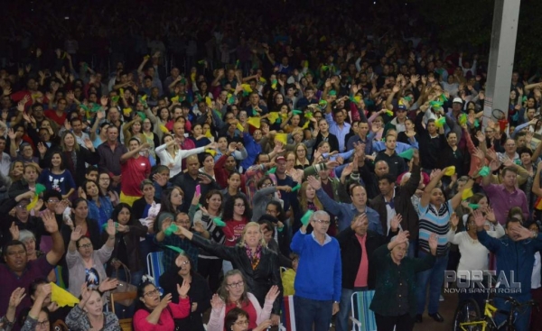 Mais de 3 mil pessoas participaram da missa. (Foto: Bogoni)