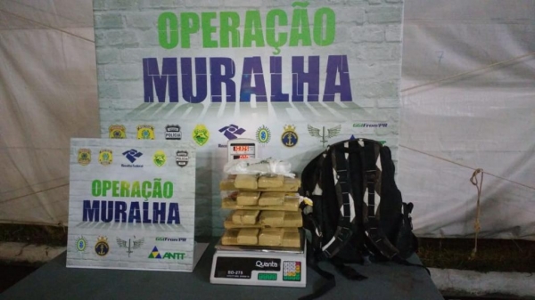 Mais de 10 Kg de maconha foram apreendidos. (Foto: Assessoria)