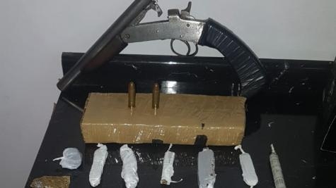 Abordagem ocorreu após denúncia. (Foto:PM)