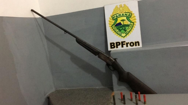 Além da arma a munição foi apreendida (Foto: Divulgação/BPFron )