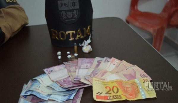 Duas pessoas foram detidas. (Foto: Bogoni)