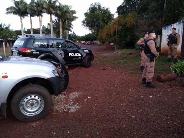 Foram cumpridos três mandados de busca e apreensão em três residências na cidade de Mercedes. (Fotos: BPFRON)