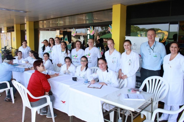 Durante três dias as empresas oferecem testes de glicemia e aferição da pressão arterial gratuitamente. (Fotos: Carina Ribeiro/Copagril)