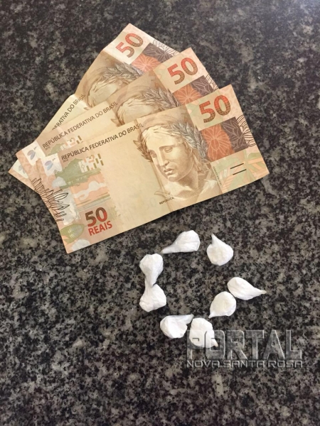 Droga e dinheiro apreendidos pela PM. (Foto: PM)