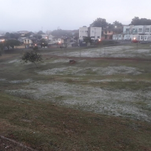 Geada nesta quarta-feira (11) em Telêmaco Borba, nos Campos Gerais (Foto: Eliete Katia Silva/Arquivo pessoal)