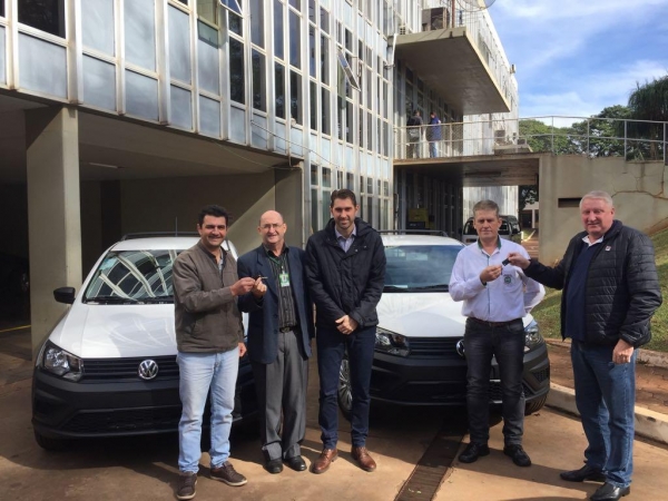 Participaram do ato de entrega, o prefeito Marcio Rauber, o vice-prefeito Ila, o vereador Adriano Backes, o secretário de Fazenda, Carmelo Daroch e demais servidores.(Foto: Assessoria)