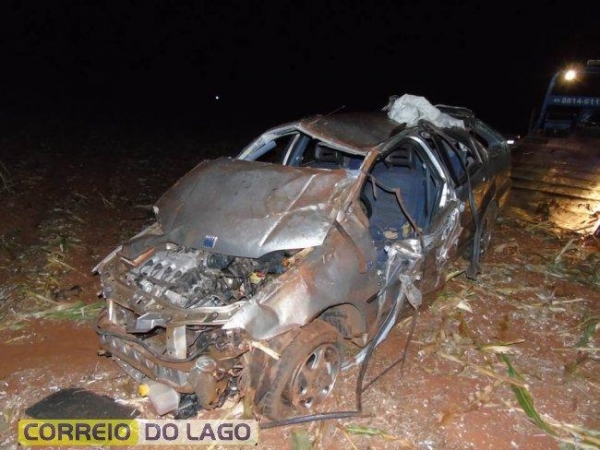 O Veículo ficou totalmente destruído e as peças ficaram espalhadas pelo local. (Foto: Correio do Lago)