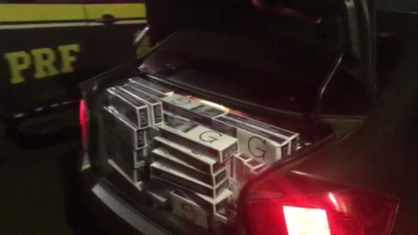 Dois homens foram presos; eles levariam a carga para Curitibanos, em Santa Catarina. (PRF)