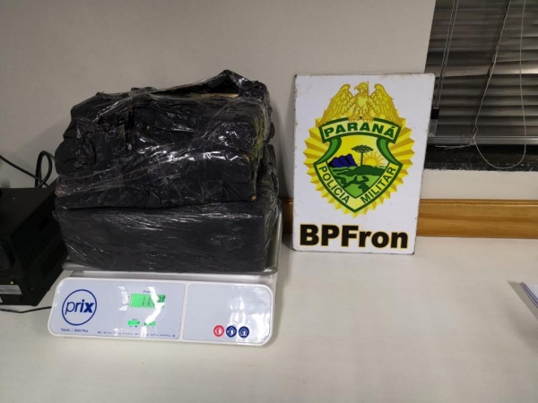 Após pesagem a droga totalizou 11,780 kg. (Foto: BPFRON)