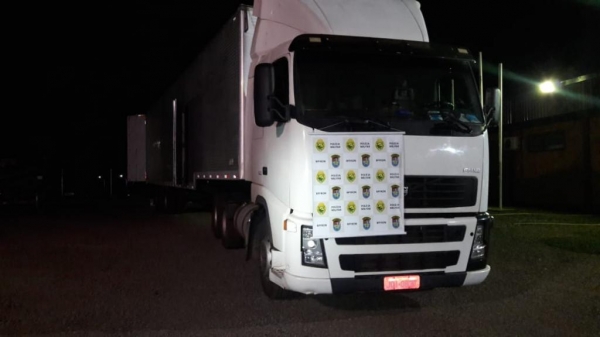 A carreta foi apreendida em Nova Santa Rosa. (Fotos: BPFron)