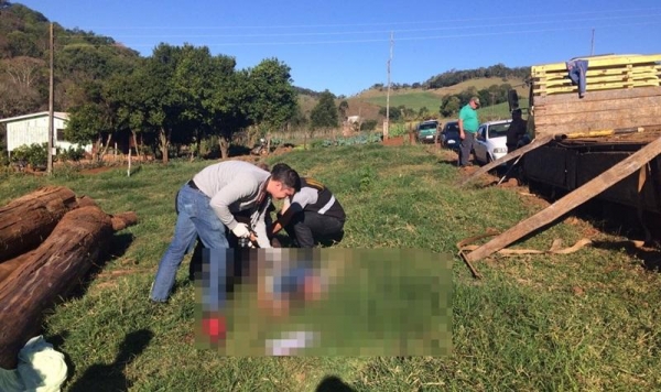 Corpo foi recolhido ao IML de Guarapuava, após perícia. (Foto: Polícia Militar)