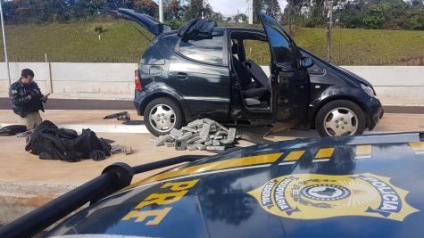 O carro com placas de São Paulo saiu de Santa Helena. (Foto: PRF)