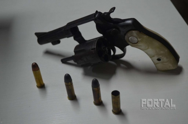 A arma apreendida foi encaminhada para as autoridades. (Foto: Bogoni)