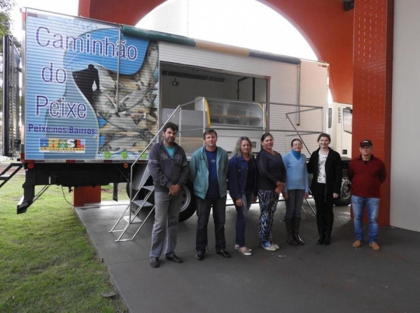 Na última sexta-feira (10), o caminhão feira itinerante foi apresentado aos feirantes . (Fotos: Assessoria)