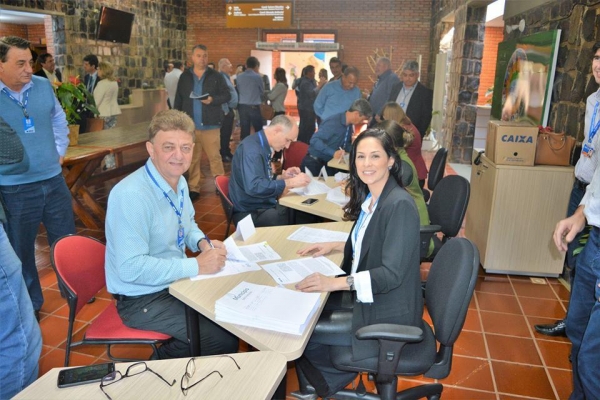 Dois convênios foram assinados em Foz do Iguaçu. (Fotos: Divulgação)