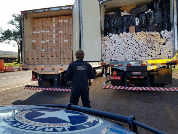 Duas pessoas foram presas. (Foto: PRF)