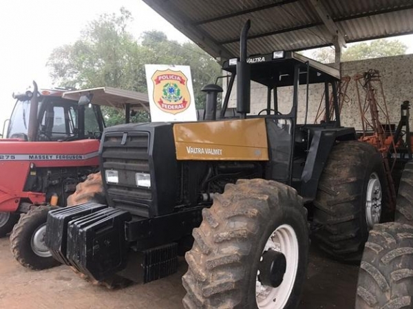 Ao todo as apreensões totalizam aproximadamente 1 milhão 260 mil reais em máquinas agrícolas. (Foto: Polícia Federal)