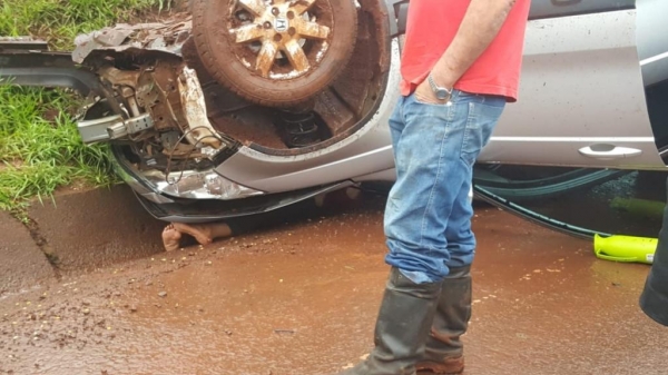 O veículo tem placas de Nova Santa Rosa. (Fotos: CGN)