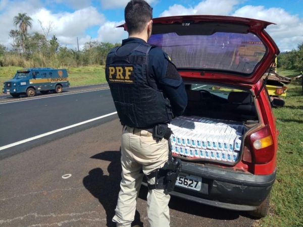  Os dois veículo foram encaminhado para a Receita Federal de Foz do Iguaçu.(Foto: PRF)