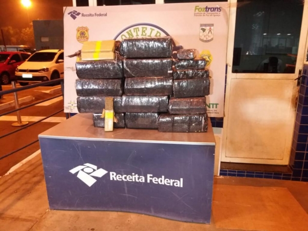 O condutor do veículo, um paraguaio de 27 anos foi preso. (Foto: BPFron)