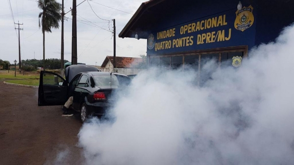 Homem tentou fugir pela BR-163, mas foi alcançado e preso pelos policiais rodoviários federais. (Fotos: PRF)