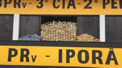 Carga estava em um carro roubado. (Foto:PRE)