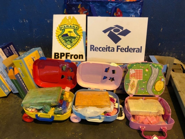 Adroga estava em meio a brinquedos. (Foto: Assessoria)