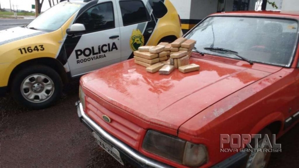 A droga estava escondida no banco traseiro. (Fotos: Léo Silva/Radar B.O.)