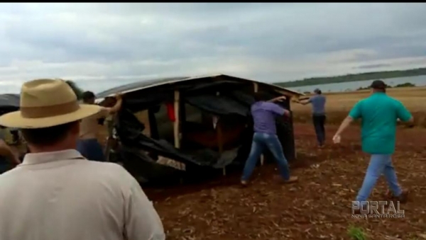 Dois homens ficaram gravemente feridos. (Foto:Rede Social)